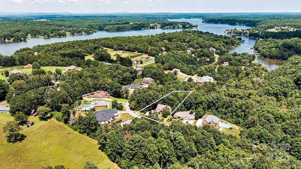 Hickory, North Carolina, 28601, United States, 4 Bedrooms Bedrooms, ,2.5 BathroomsBathrooms,Residential,Forsale,2007671