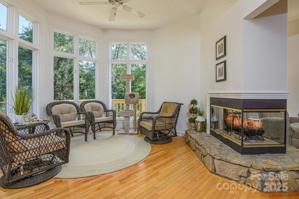 Hendersonville, North Carolina, 28739, United States, 3 Bedrooms Bedrooms, ,2 BathroomsBathrooms,Residential,Forsale,1960265