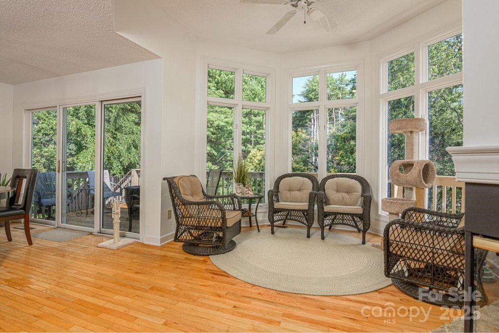 Hendersonville, North Carolina, 28739, United States, 3 Bedrooms Bedrooms, ,2 BathroomsBathrooms,Residential,Forsale,1960265