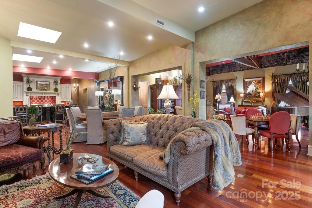 Hendersonville, North Carolina, 28792, United States, 4 Bedrooms Bedrooms, ,4.5 BathroomsBathrooms,Residential,Forsale,1904903