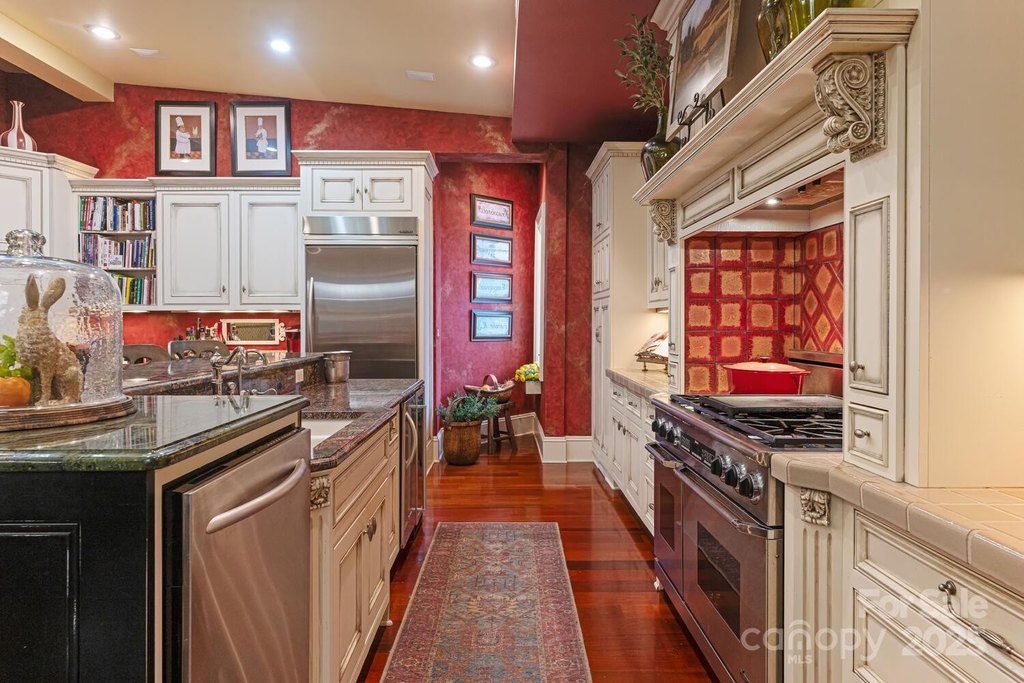 Hendersonville, North Carolina, 28792, United States, 4 Bedrooms Bedrooms, ,4.5 BathroomsBathrooms,Residential,Forsale,1904903