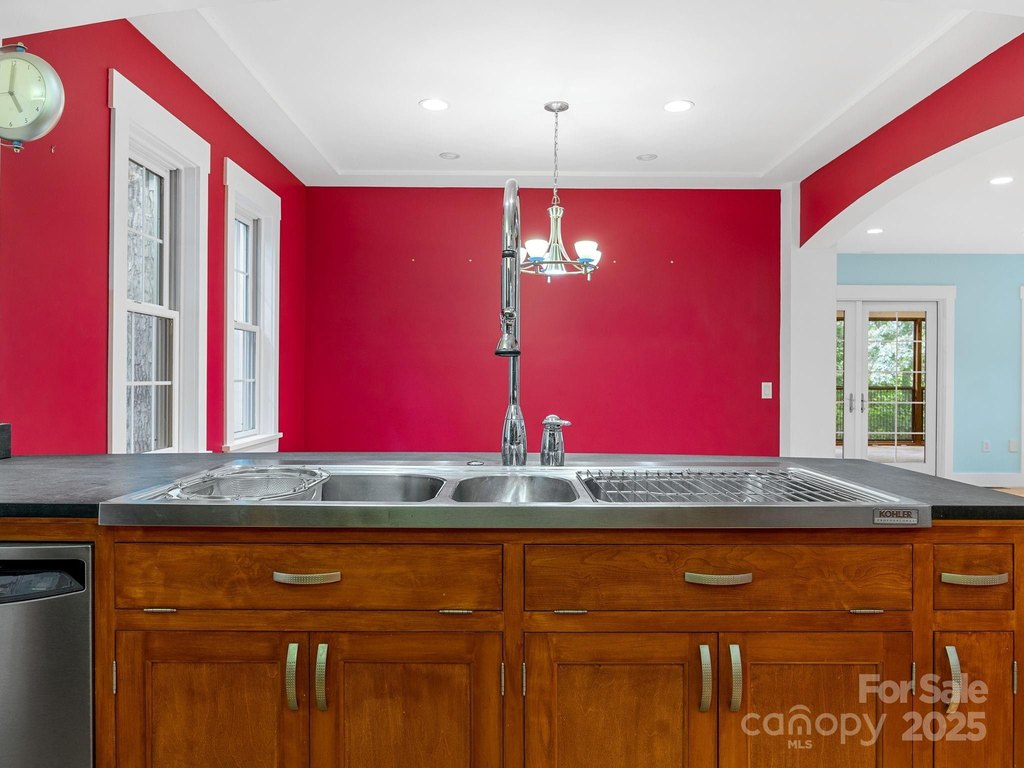 Tryon, North Carolina, 28782, United States, 3 Bedrooms Bedrooms, ,4 BathroomsBathrooms,Residential,Forsale,1904897