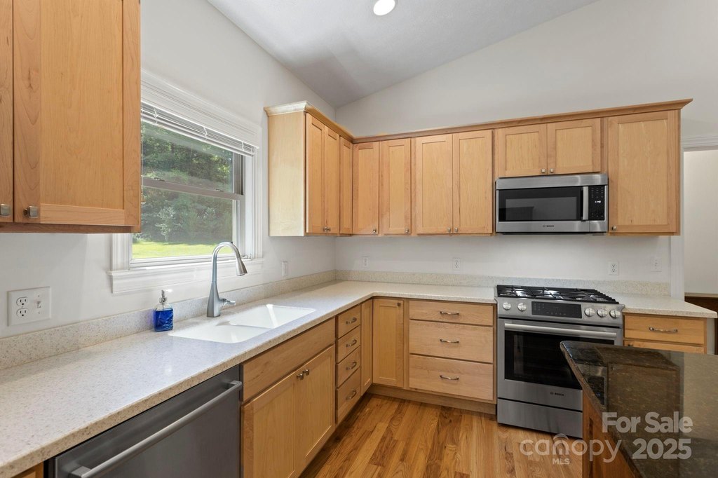 Flat Rock, North Carolina, 28731, United States, 3 Bedrooms Bedrooms, ,2 BathroomsBathrooms,Residential,Forsale,1904905