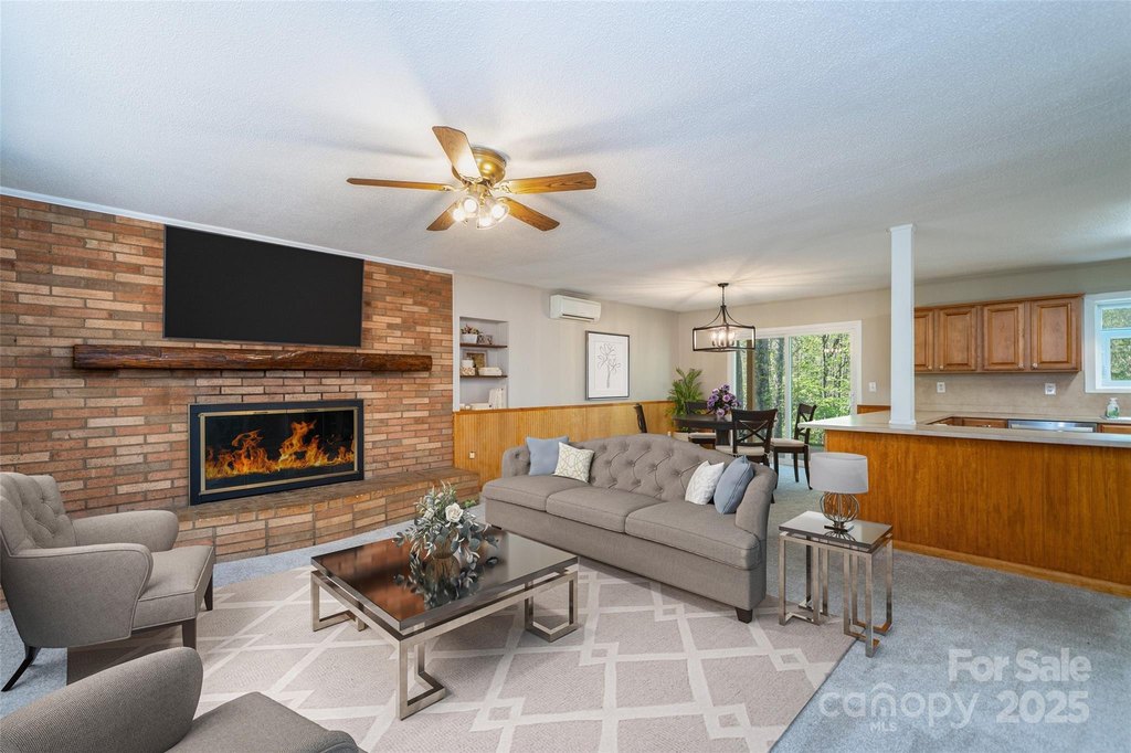 Hendersonville, North Carolina, 28739, United States, 4 Bedrooms Bedrooms, ,2.5 BathroomsBathrooms,Residential,Forsale,1960266