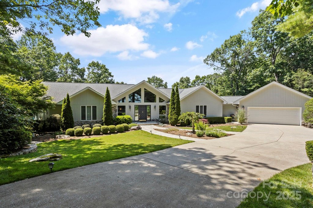 Flat Rock, North Carolina, 28731, United States, 3 Bedrooms Bedrooms, ,4.5 BathroomsBathrooms,Residential,Forsale,1904902