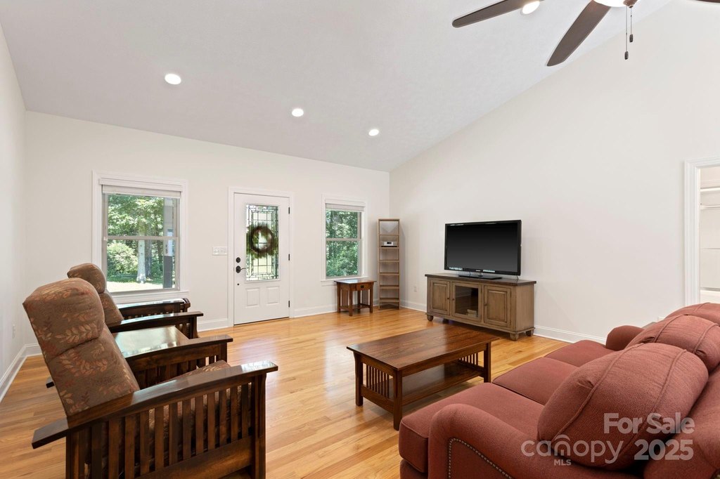 Flat Rock, North Carolina, 28731, United States, 3 Bedrooms Bedrooms, ,2 BathroomsBathrooms,Residential,Forsale,1904905