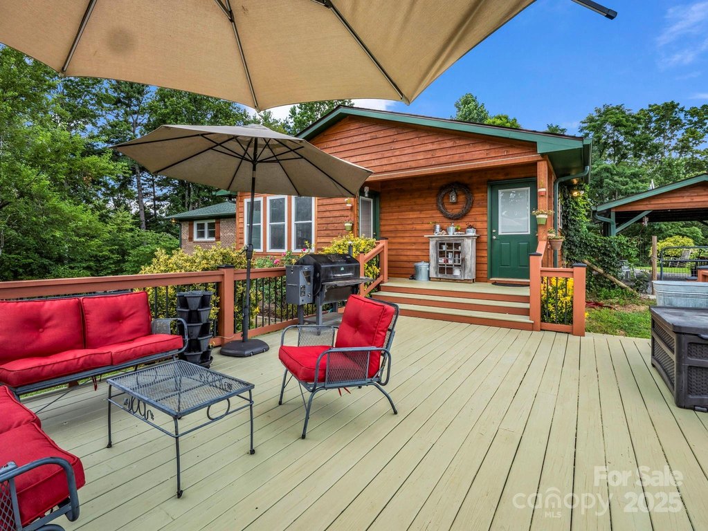 Saluda, North Carolina, 28773, United States, 4 Bedrooms Bedrooms, ,2 BathroomsBathrooms,Residential,Forsale,1960269