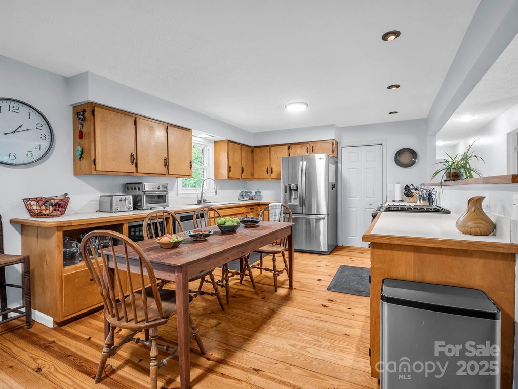 Saluda, North Carolina, 28773, United States, 4 Bedrooms Bedrooms, ,2 BathroomsBathrooms,Residential,Forsale,1960269