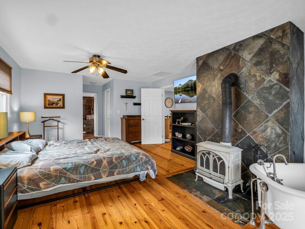 Saluda, North Carolina, 28773, United States, 4 Bedrooms Bedrooms, ,2 BathroomsBathrooms,Residential,Forsale,1960269