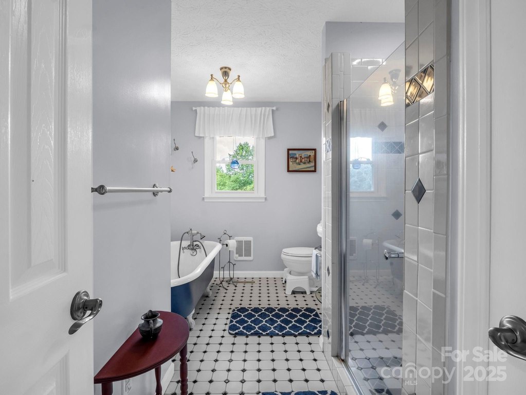 Saluda, North Carolina, 28773, United States, 4 Bedrooms Bedrooms, ,2 BathroomsBathrooms,Residential,Forsale,1960269