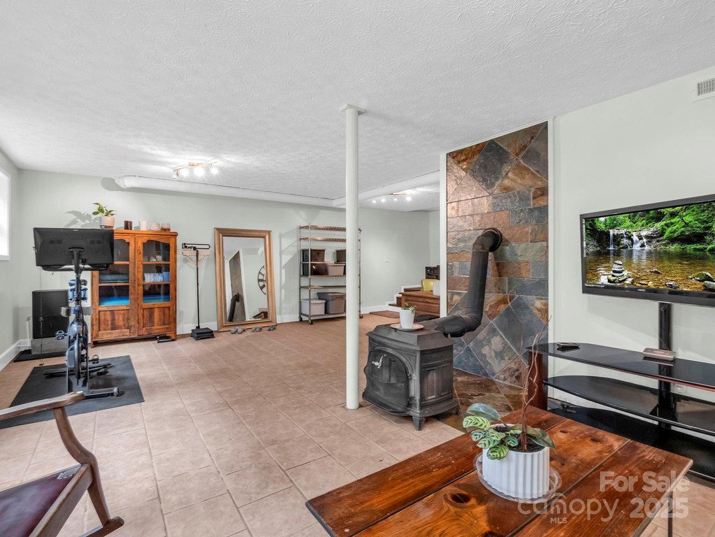 Saluda, North Carolina, 28773, United States, 4 Bedrooms Bedrooms, ,2 BathroomsBathrooms,Residential,Forsale,1960269