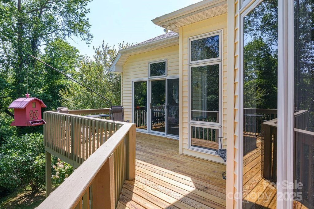 Hendersonville, North Carolina, 28739, United States, 3 Bedrooms Bedrooms, ,2 BathroomsBathrooms,Residential,Forsale,1960265