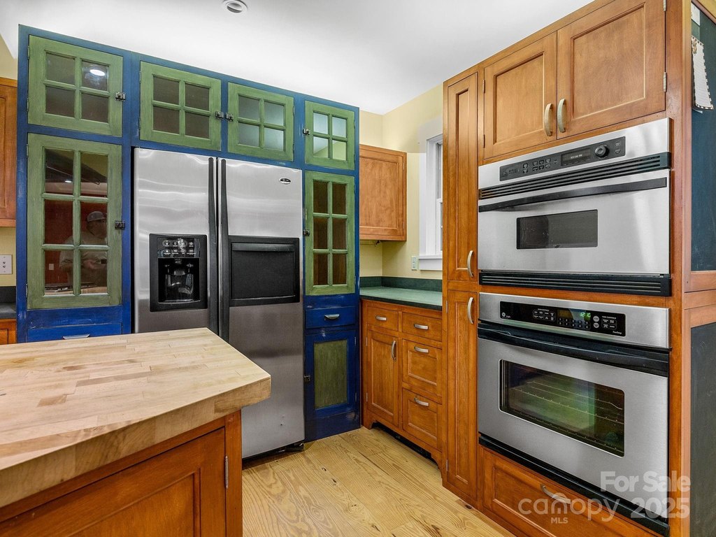 Tryon, North Carolina, 28782, United States, 3 Bedrooms Bedrooms, ,4 BathroomsBathrooms,Residential,Forsale,1904897