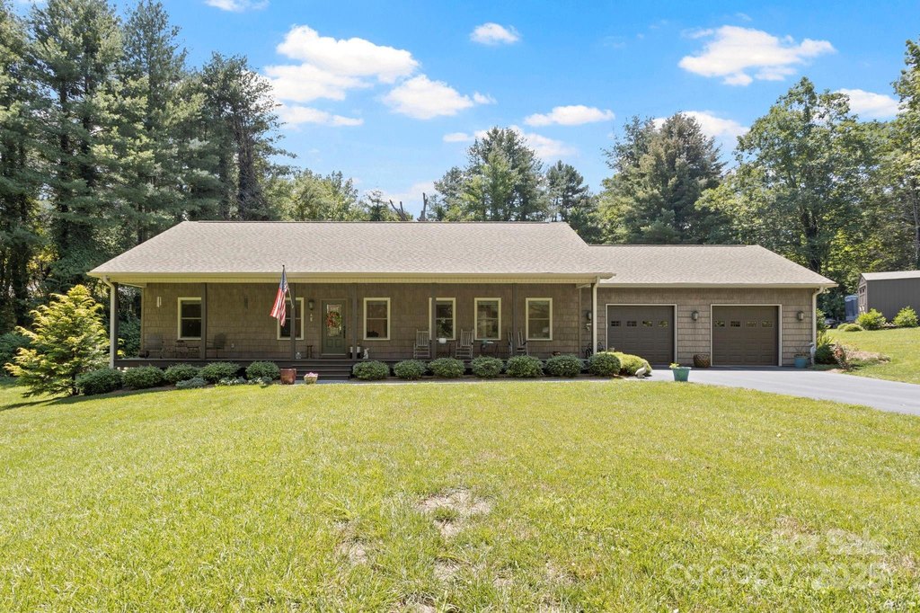Flat Rock, North Carolina, 28731, United States, 3 Bedrooms Bedrooms, ,2 BathroomsBathrooms,Residential,Forsale,1904905