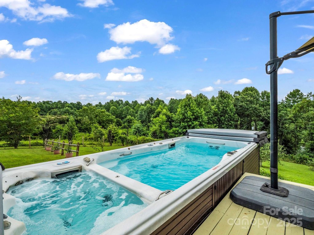 Saluda, North Carolina, 28773, United States, 4 Bedrooms Bedrooms, ,2 BathroomsBathrooms,Residential,Forsale,1960269