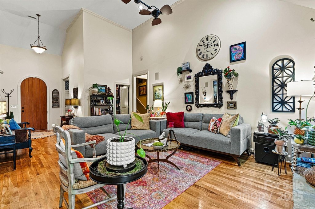 Hickory, North Carolina, 28601, United States, 4 Bedrooms Bedrooms, ,2.5 BathroomsBathrooms,Residential,Forsale,2007671