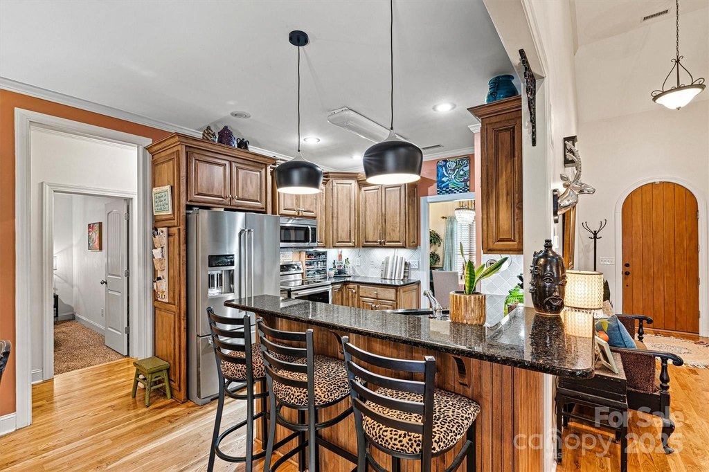 Hickory, North Carolina, 28601, United States, 4 Bedrooms Bedrooms, ,2.5 BathroomsBathrooms,Residential,Forsale,2007671