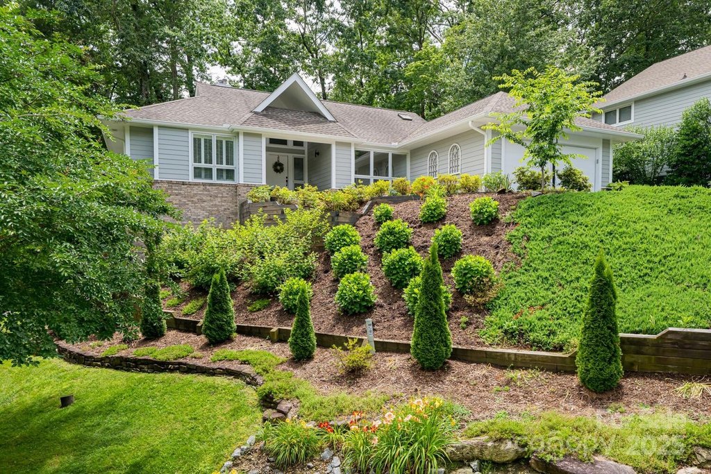 Flat Rock, North Carolina, 28731, United States, 3 Bedrooms Bedrooms, ,2 BathroomsBathrooms,Residential,Forsale,1886037