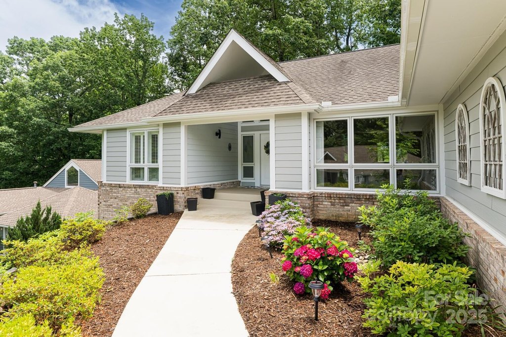 Flat Rock, North Carolina, 28731, United States, 3 Bedrooms Bedrooms, ,2 BathroomsBathrooms,Residential,Forsale,1886037