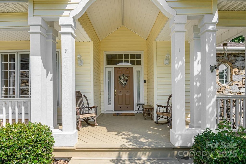 Hendersonville, North Carolina, 28739, United States, 3 Bedrooms Bedrooms, ,2 BathroomsBathrooms,Residential,Forsale,1960265