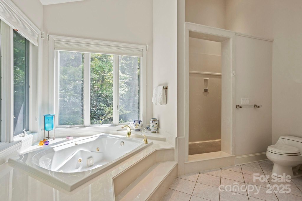 Flat Rock, North Carolina, 28731, United States, 3 Bedrooms Bedrooms, ,4.5 BathroomsBathrooms,Residential,Forsale,1904902