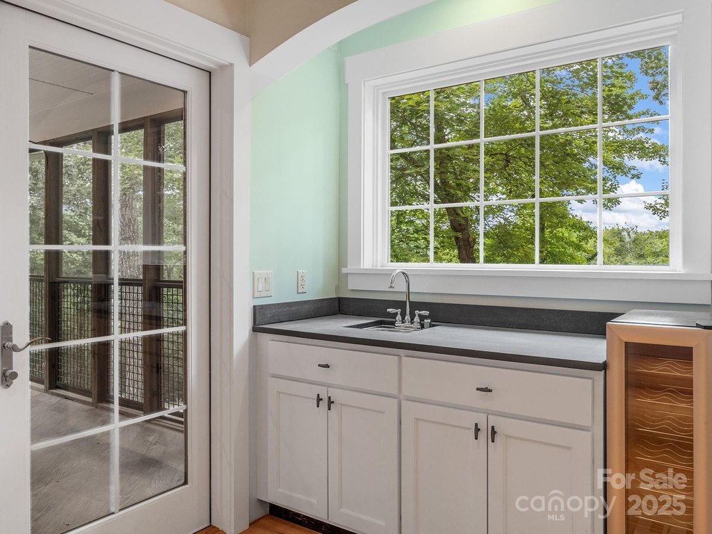 Tryon, North Carolina, 28782, United States, 3 Bedrooms Bedrooms, ,4 BathroomsBathrooms,Residential,Forsale,1904897