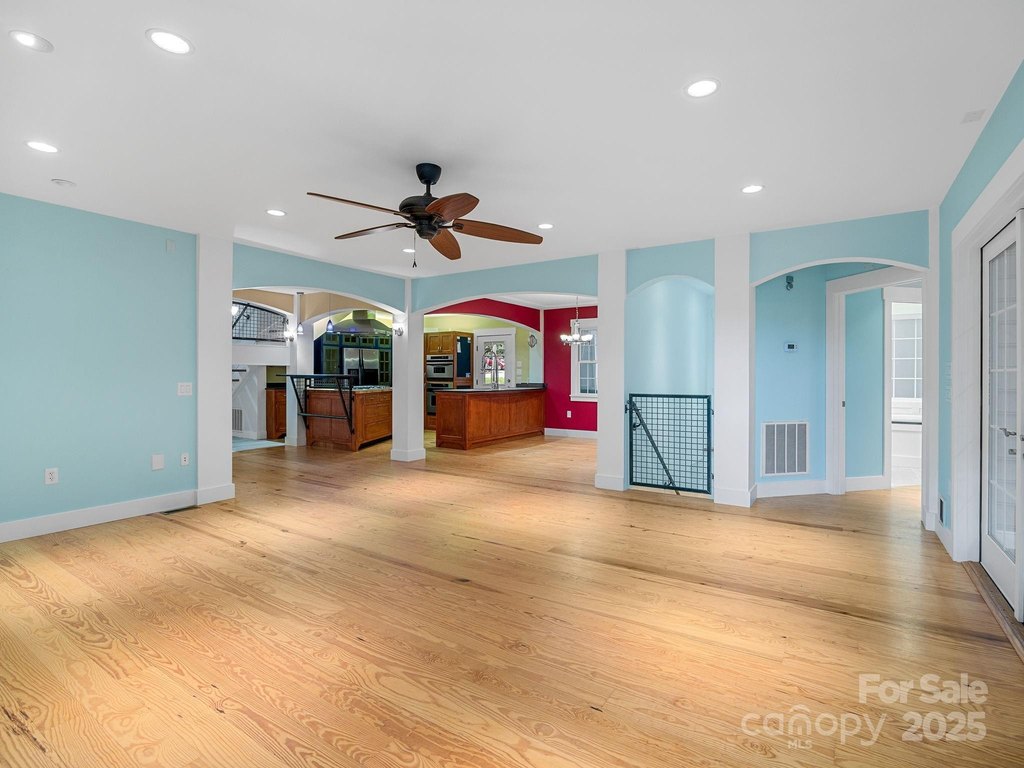 Tryon, North Carolina, 28782, United States, 3 Bedrooms Bedrooms, ,4 BathroomsBathrooms,Residential,Forsale,1904897