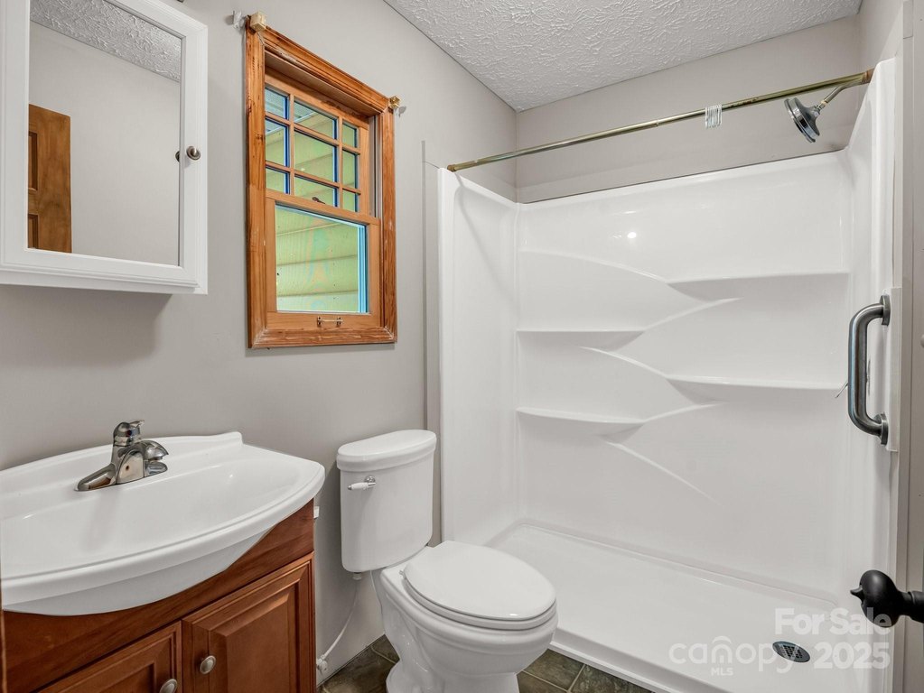 Rutherfordton, North Carolina, 28139, United States, 3 Bedrooms Bedrooms, ,2 BathroomsBathrooms,Residential,Forsale,1904901
