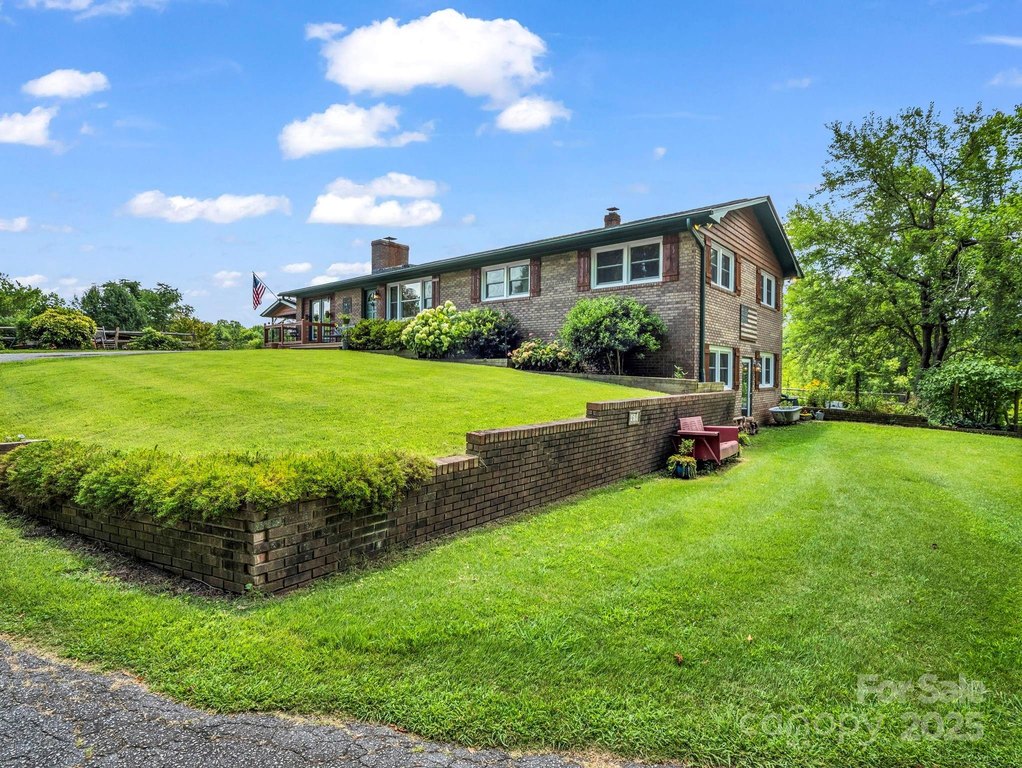 Saluda, North Carolina, 28773, United States, 4 Bedrooms Bedrooms, ,2 BathroomsBathrooms,Residential,Forsale,1960269