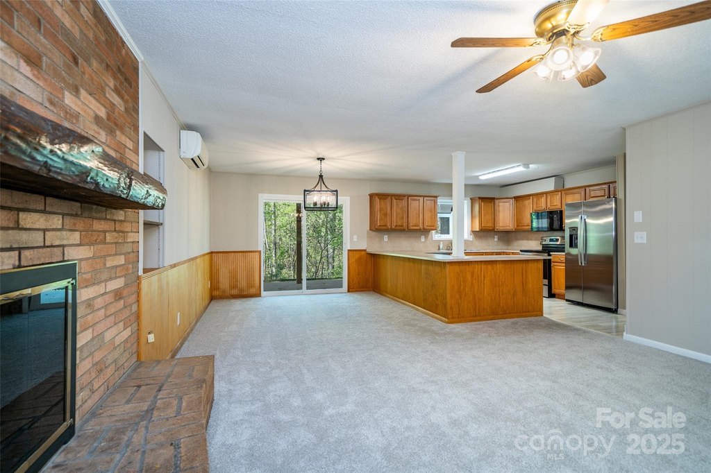 Hendersonville, North Carolina, 28739, United States, 4 Bedrooms Bedrooms, ,2.5 BathroomsBathrooms,Residential,Forsale,1960266