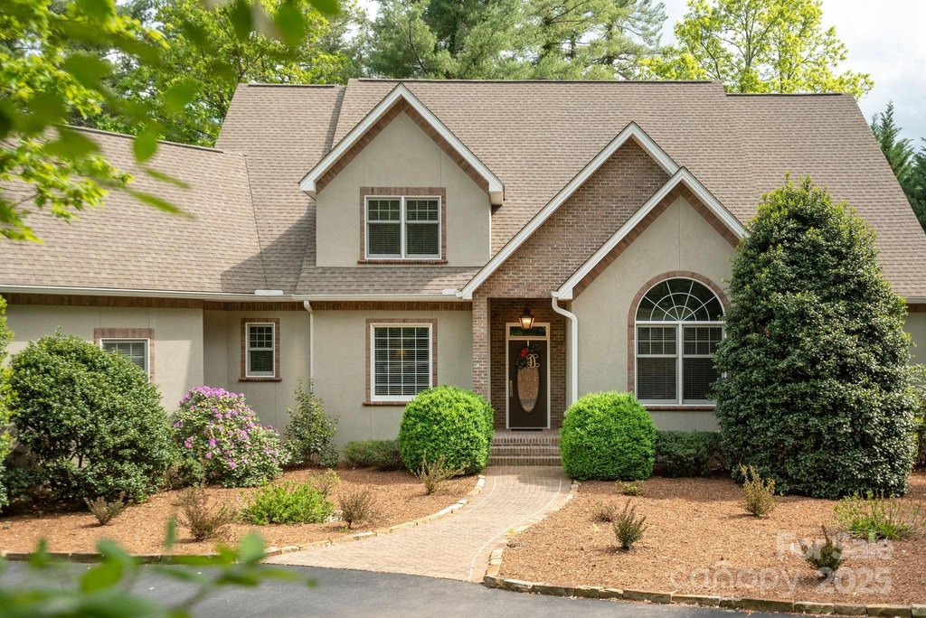 Hendersonville, North Carolina, 28739, United States, 3 Bedrooms Bedrooms, ,3.5 BathroomsBathrooms,Residential,Forsale,1985903