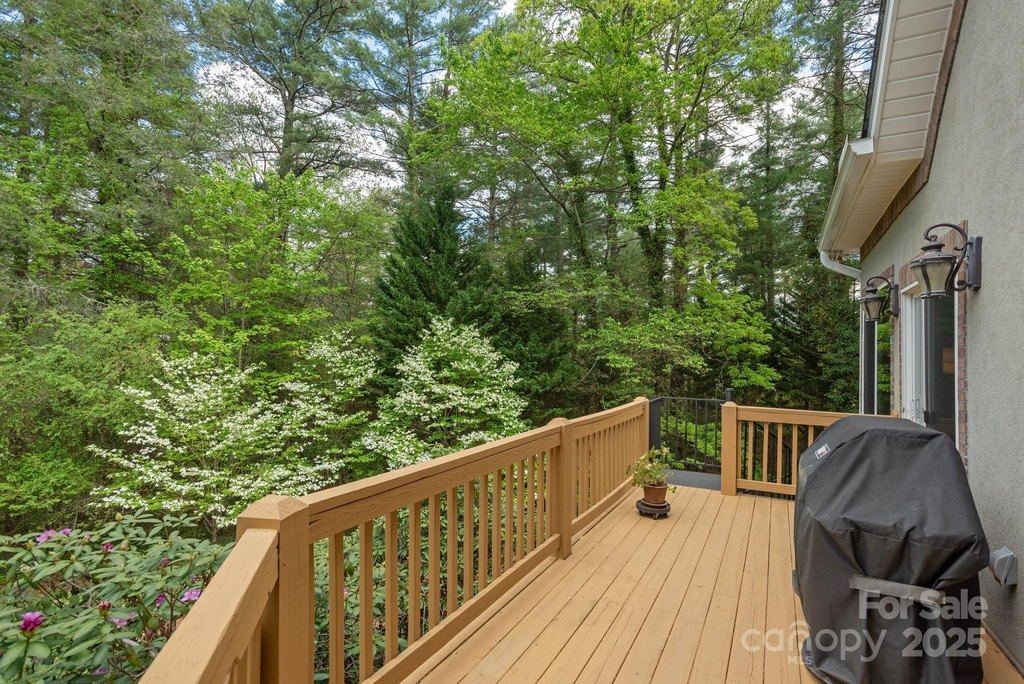 Hendersonville, North Carolina, 28739, United States, 3 Bedrooms Bedrooms, ,3.5 BathroomsBathrooms,Residential,Forsale,1985903