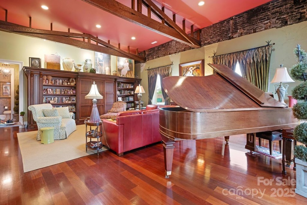 Hendersonville, North Carolina, 28792, United States, 4 Bedrooms Bedrooms, ,4.5 BathroomsBathrooms,Residential,Forsale,1904903