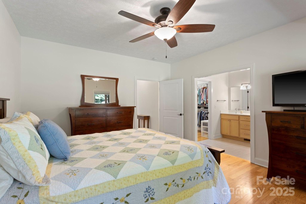 Flat Rock, North Carolina, 28731, United States, 3 Bedrooms Bedrooms, ,2 BathroomsBathrooms,Residential,Forsale,1904905