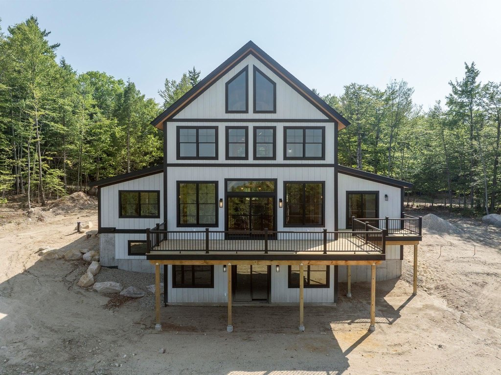 Ossipee, New Hampshire, 03814, United States, 4 Bedrooms Bedrooms, ,2.5 BathroomsBathrooms,Residential,Forsale,1952903