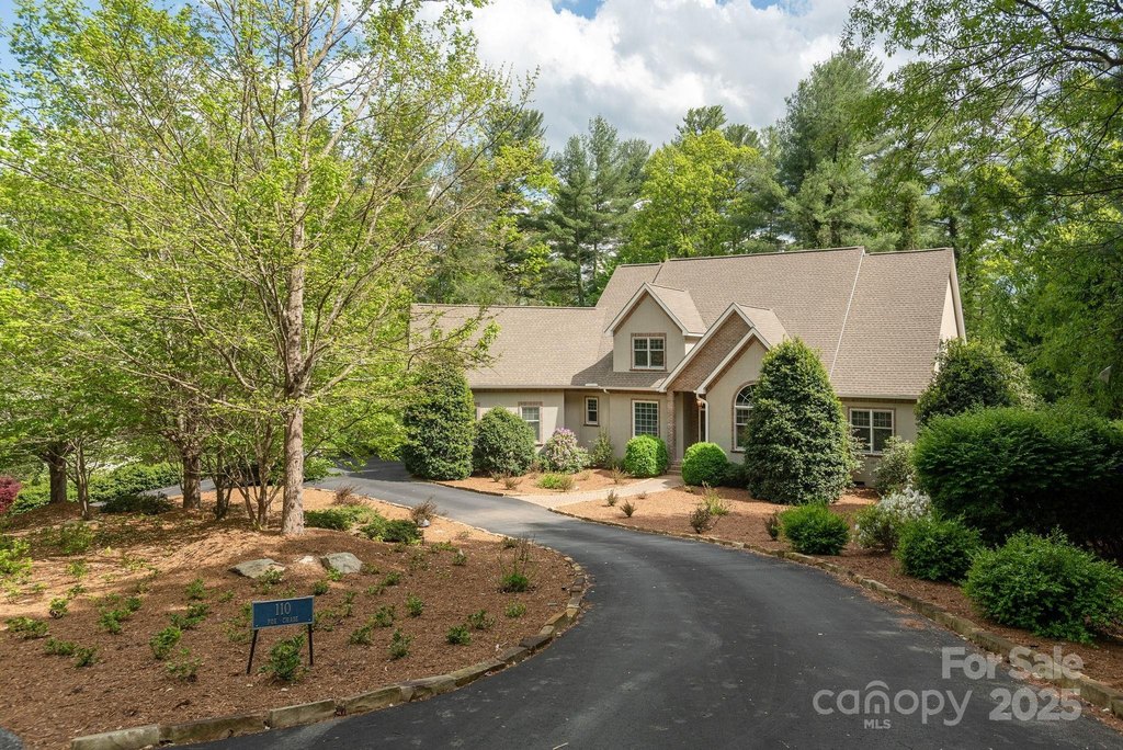 Hendersonville, North Carolina, 28739, United States, 3 Bedrooms Bedrooms, ,3.5 BathroomsBathrooms,Residential,Forsale,1985903