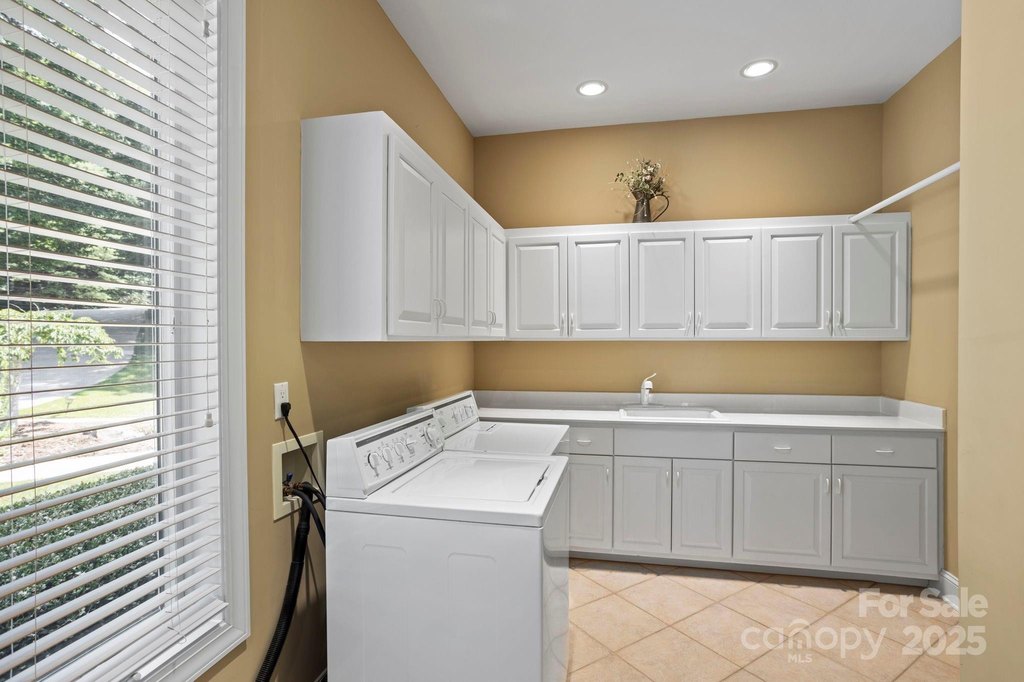 Flat Rock, North Carolina, 28731, United States, 3 Bedrooms Bedrooms, ,4.5 BathroomsBathrooms,Residential,Forsale,1904902