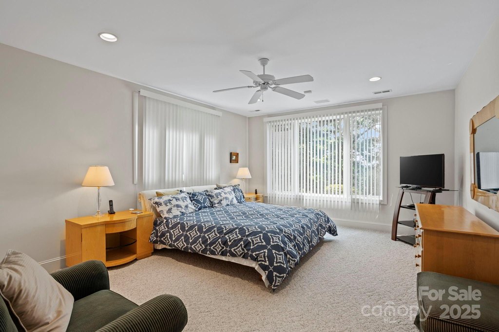 Flat Rock, North Carolina, 28731, United States, 3 Bedrooms Bedrooms, ,4.5 BathroomsBathrooms,Residential,Forsale,1904902