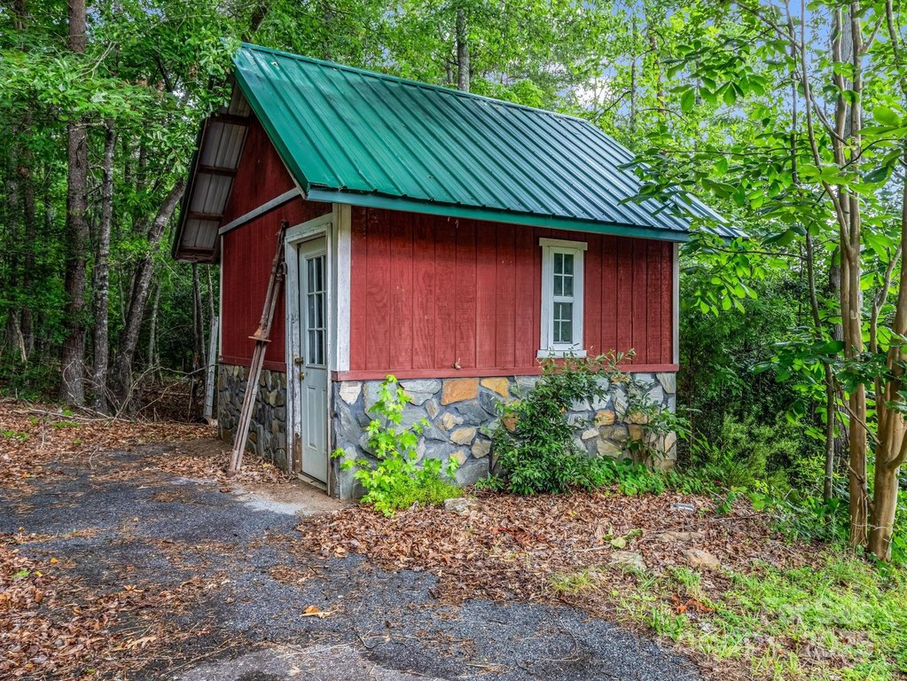Rutherfordton, North Carolina, 28139, United States, 3 Bedrooms Bedrooms, ,2 BathroomsBathrooms,Residential,Forsale,1904901