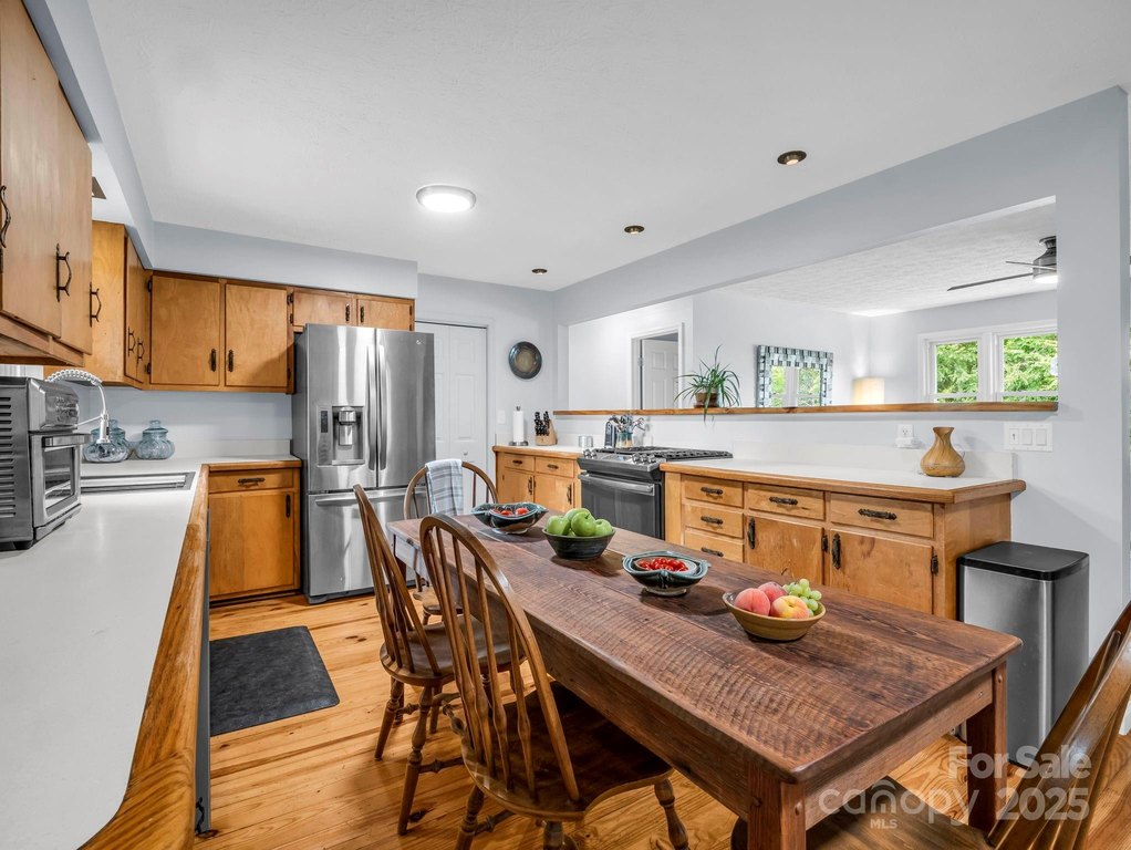 Saluda, North Carolina, 28773, United States, 4 Bedrooms Bedrooms, ,2 BathroomsBathrooms,Residential,Forsale,1960269