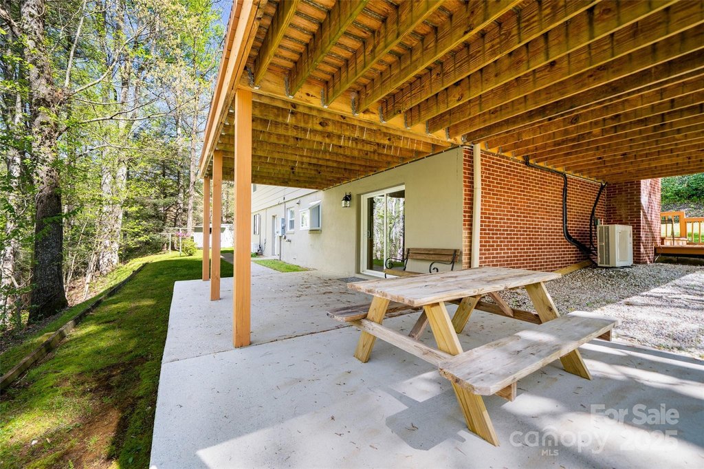 Hendersonville, North Carolina, 28739, United States, 4 Bedrooms Bedrooms, ,2.5 BathroomsBathrooms,Residential,Forsale,1960266