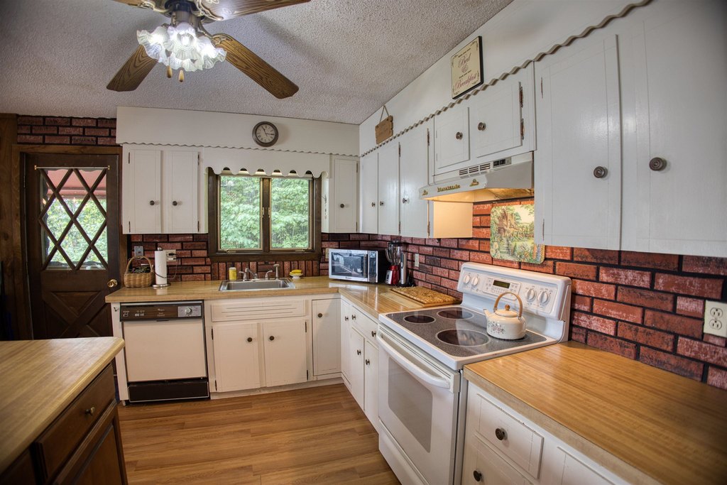 Ossipee, New Hampshire, 03814, United States, 3 Bedrooms Bedrooms, ,2.5 BathroomsBathrooms,Residential,Forsale,1941244