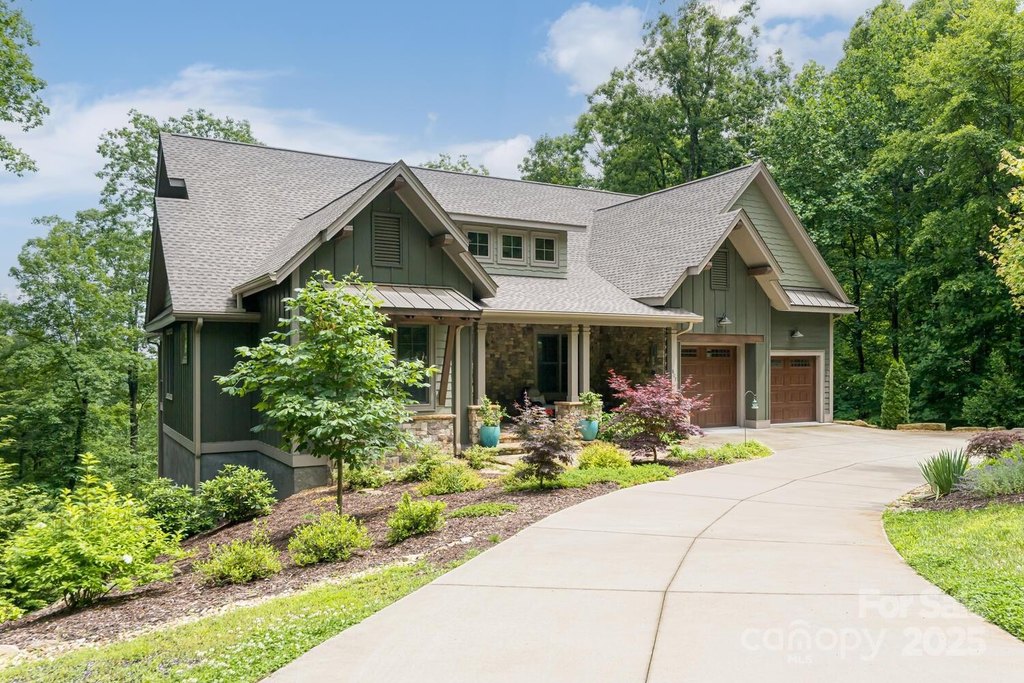 Flat Rock, North Carolina, 28731, United States, 4 Bedrooms Bedrooms, ,3.5 BathroomsBathrooms,Residential,Forsale,1886036