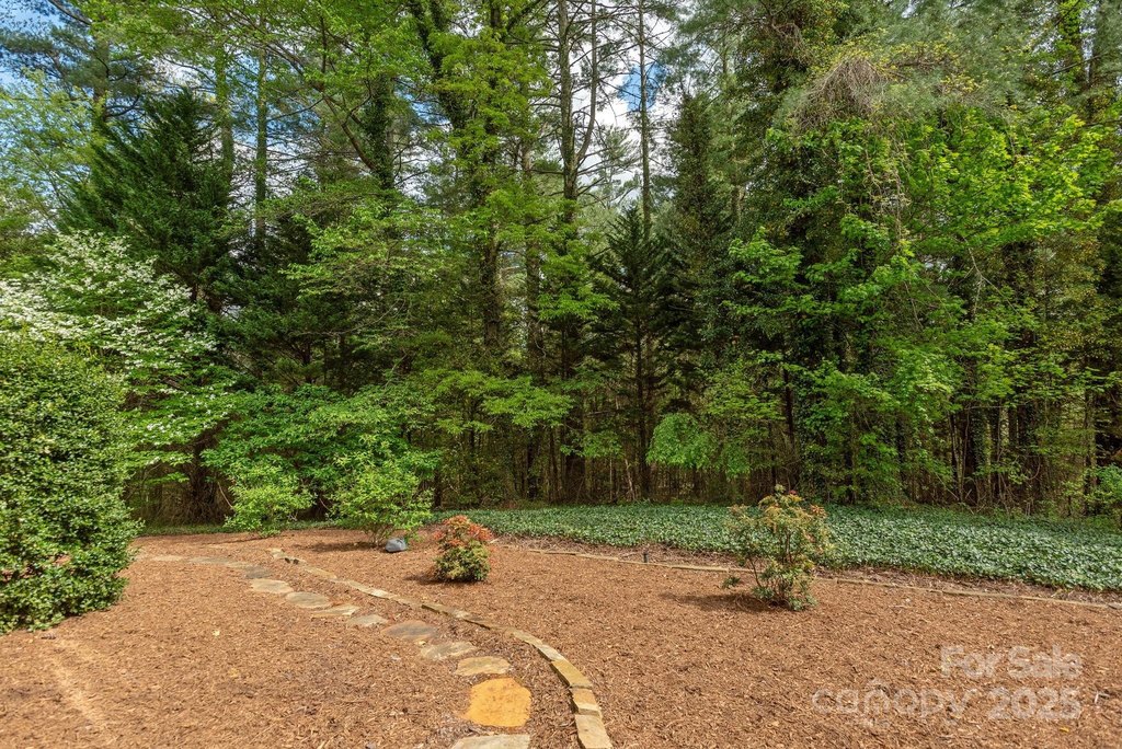 Hendersonville, North Carolina, 28739, United States, 3 Bedrooms Bedrooms, ,3.5 BathroomsBathrooms,Residential,Forsale,1985903