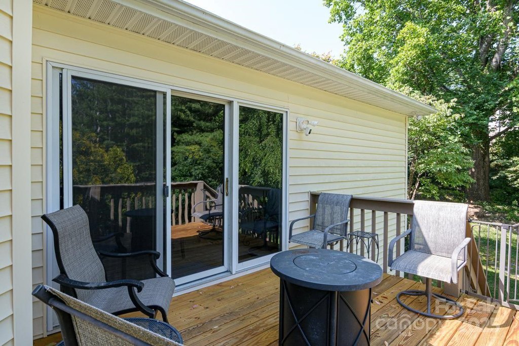 Hendersonville, North Carolina, 28739, United States, 3 Bedrooms Bedrooms, ,2 BathroomsBathrooms,Residential,Forsale,1960265