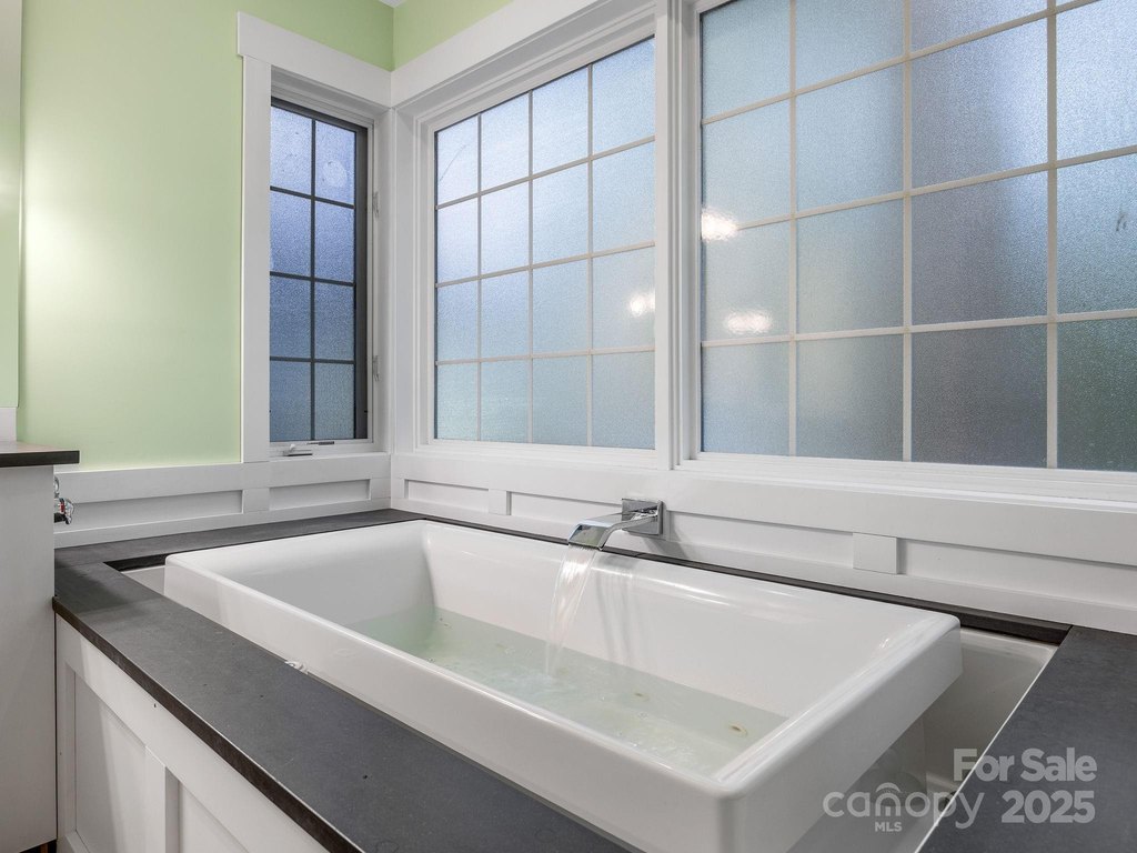 Tryon, North Carolina, 28782, United States, 3 Bedrooms Bedrooms, ,4 BathroomsBathrooms,Residential,Forsale,1904897