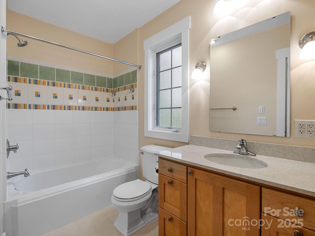 Tryon, North Carolina, 28782, United States, 3 Bedrooms Bedrooms, ,4 BathroomsBathrooms,Residential,Forsale,1904897