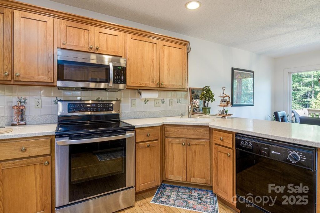 Hendersonville, North Carolina, 28739, United States, 3 Bedrooms Bedrooms, ,2 BathroomsBathrooms,Residential,Forsale,1960265