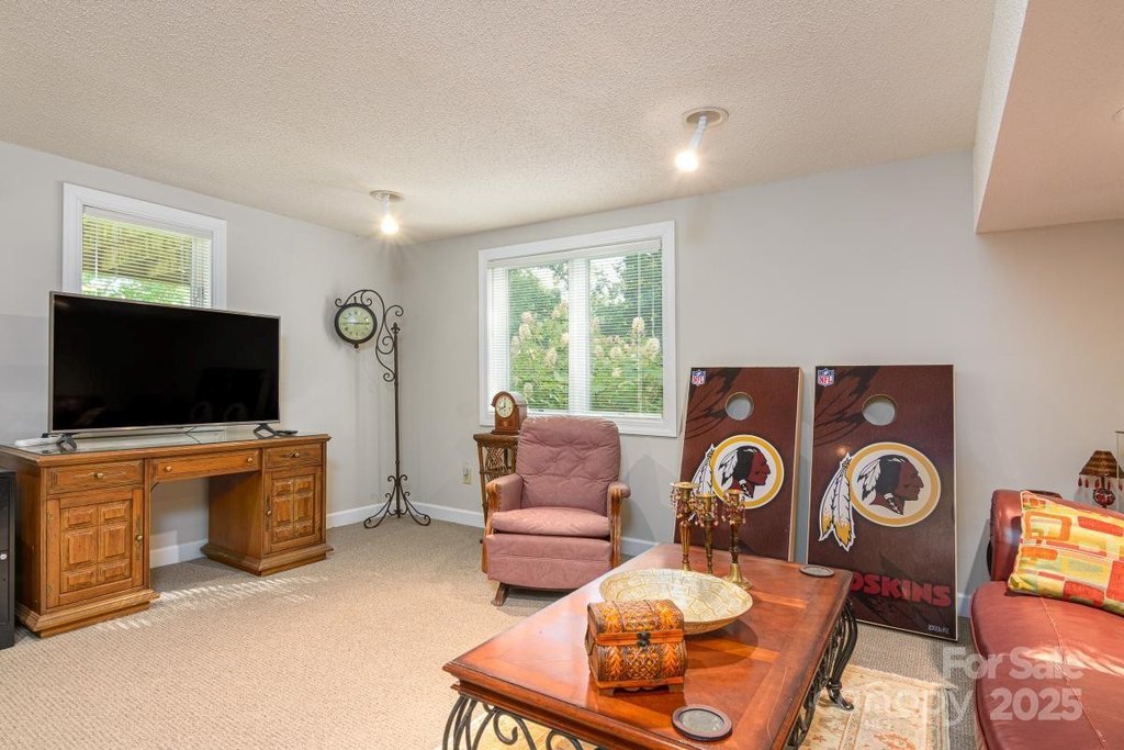 Hendersonville, North Carolina, 28739, United States, 3 Bedrooms Bedrooms, ,2 BathroomsBathrooms,Residential,Forsale,1960265