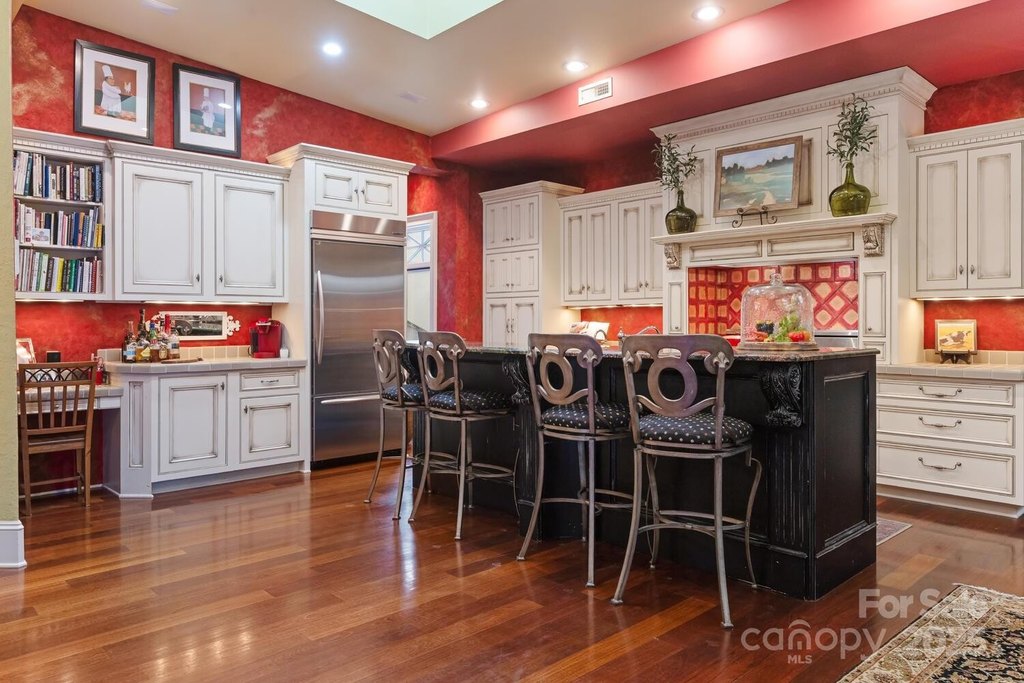 Hendersonville, North Carolina, 28792, United States, 4 Bedrooms Bedrooms, ,4.5 BathroomsBathrooms,Residential,Forsale,1904903